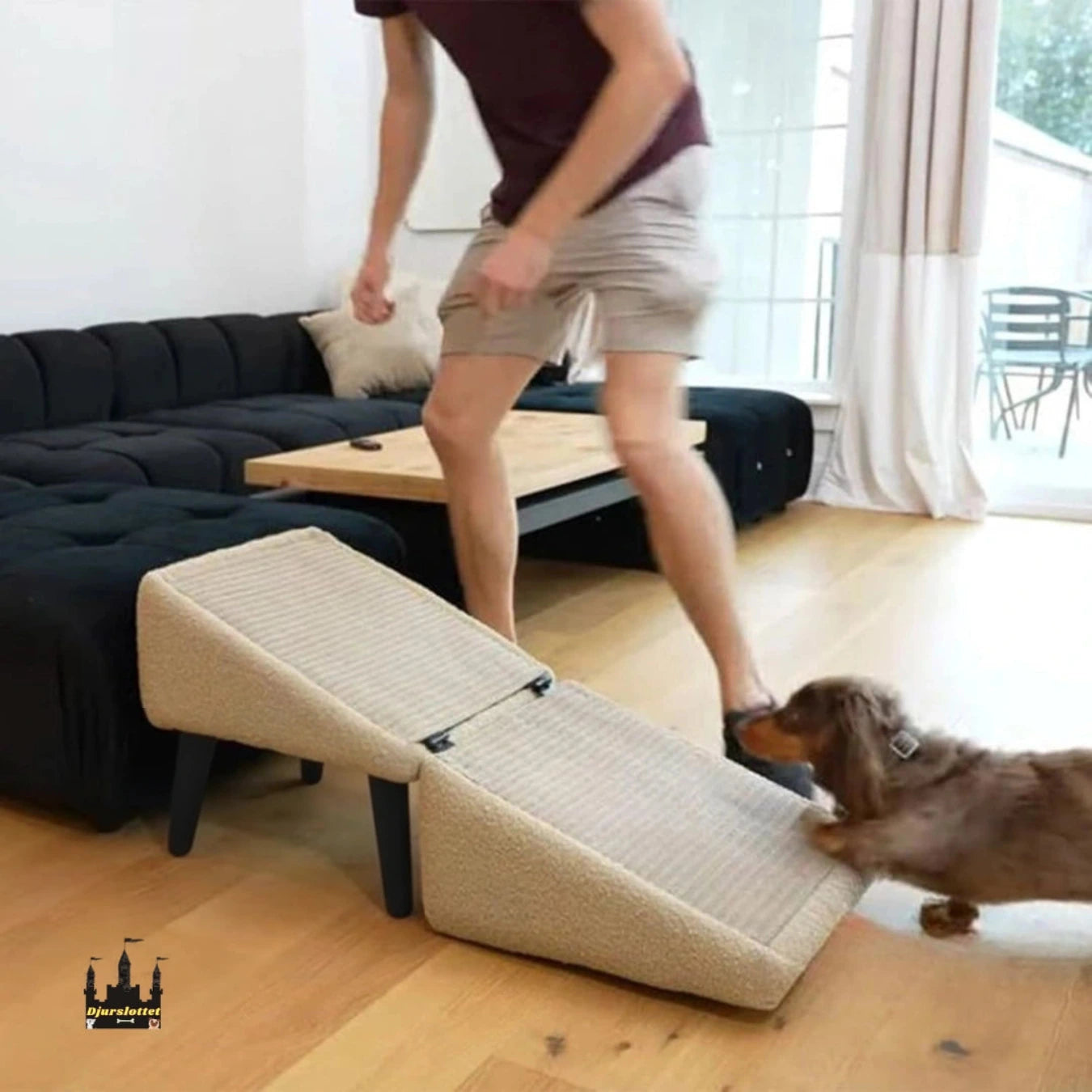 Lunatto Hundramp med Sittpuff i ett i användning -Djurslottet