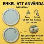 Instruktionsbild på svenska som visar hur man fyller en vattenmatta: fyll den inre mattan med vatten från kranen och blås upp ytterringen med munnen eller pump – enkel att använda för sommarlek eller husdjur.