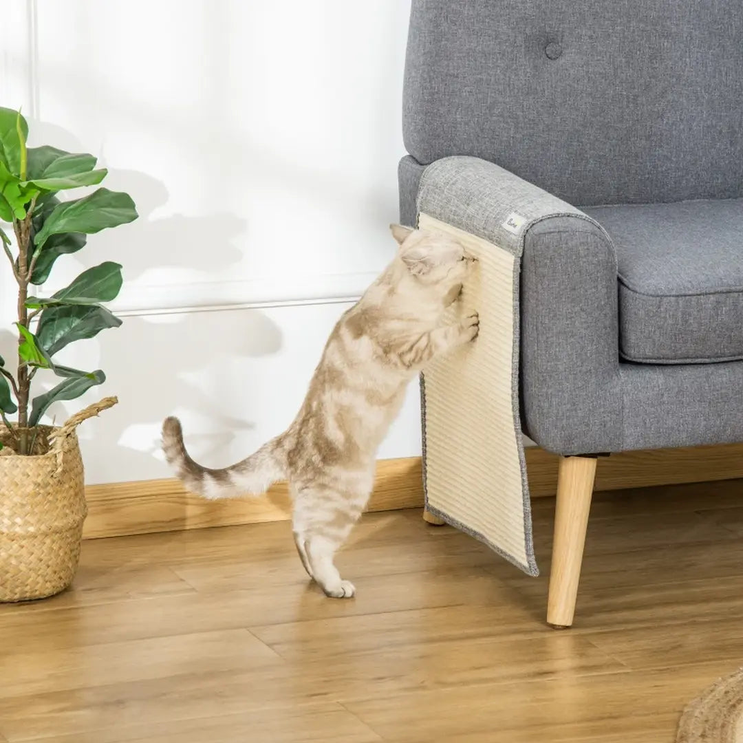 PawHut Klösskydd för Soffa 2-pack – PawHut Klösskydd för Soffa med katt som klöser på grå soffa – Djurslottet